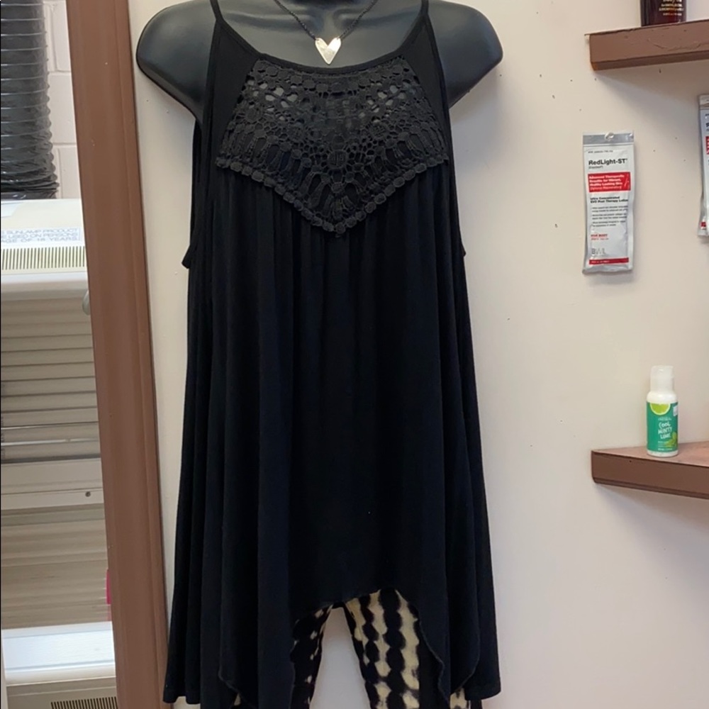 Cold shoulder long sleeved top.